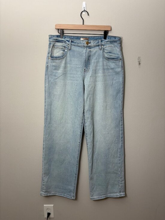 Kut from the Kloth Gwen High-Rise Wide-Leg Light-Wash Vintage Look Denim Jeans - Picture 4 of 13
